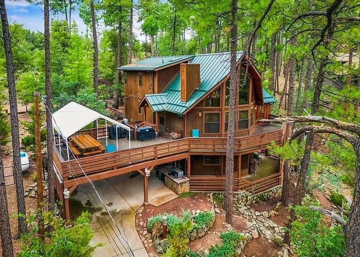 Furnished Deck + Forest Views: Retreat! Holiday home Pine
