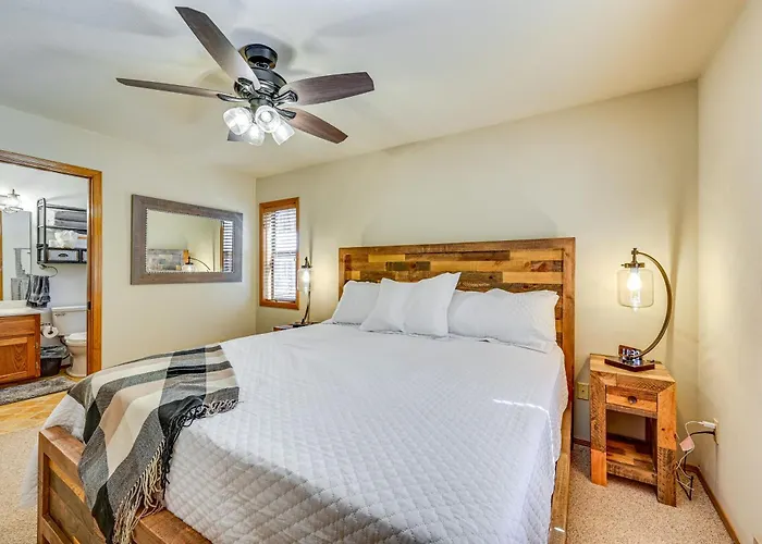 Holiday home Furnished Deck + Forest Views: Retreat! Pine