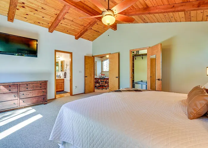 Furnished Deck + Forest Views: Retreat! *