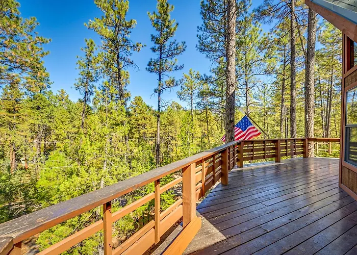 Furnished Deck + Forest Views: Retreat! Holiday home *