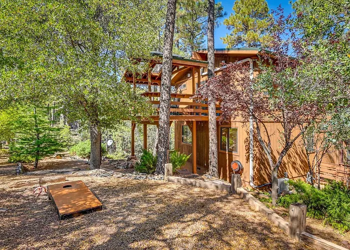 Holiday home Furnished Deck + Forest Views: Retreat! *