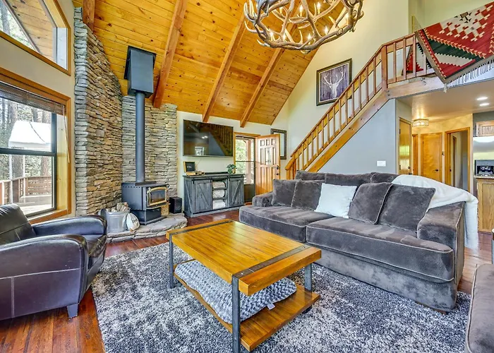Holiday home Furnished Deck + Forest Views: Retreat! Pine